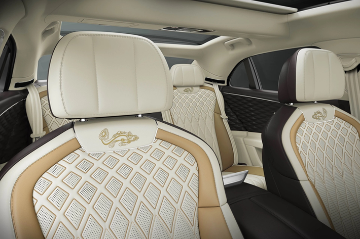 Về phía Bentley không tiết lộ số lượng sản xuất của từng chủ đề. Trong đó, Flying Spur "Ru Yi" được thực hiện số lượng giới hạn 3 chiếc, hay "Thiên lý giang sơn" số lượng 8 chiếc. Số lượng sản xuất giới hạn đều là những con số may mắn tại Trung Quốc.