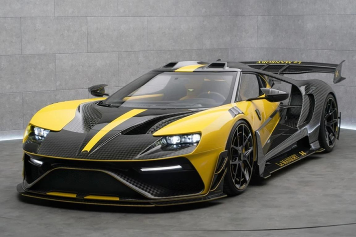Để quảng bá dòng quần áo mới từ UNDER ARMOUR và MANSORY, dự kiến ra mắt vào tháng 8/2025, MANSORY đã giới thiệu phiên bản duy nhất - “ONE-OFF” của chiếc Ford GT Le Mansory huyền thoại tại buổi tiệc độc quyền diễn ra vào đêm trước trận NBA All-Star Game tại San Francisco.