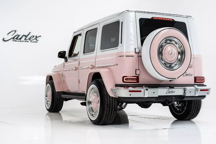 Chuyên trang Carscoops đánh giá Carlex Rose Vintage là một bản độ G-Class thú vị, bởi đã không cố gắng khiến cho mẫu SUV địa hình trở nên hầm hố hơn theo xu hướng thông thường.