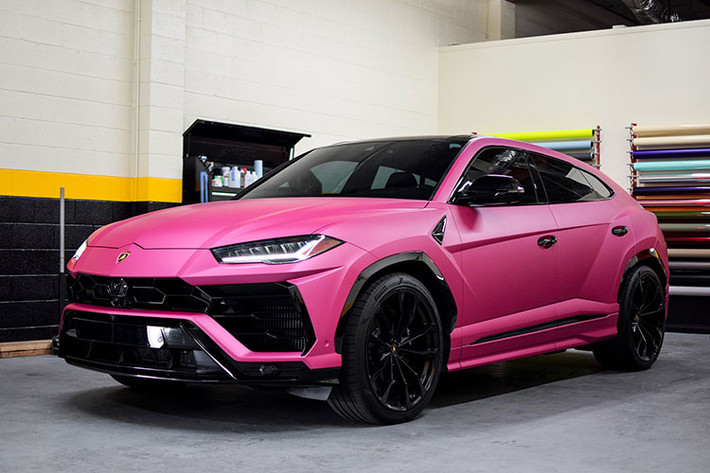 Được biết, khối động cơ mạnh mẽ này giúp siêu xe gầm cao Lamborghini Urus Performante có thể đua nước rút từ vị trí xuất phát lên 100 km/h trong thời gian 3,3 giây, nhanh hơn 0,3 giây so với bản tiêu chuẩn trước khi đạt vận tốc tối đa 306 km/h.