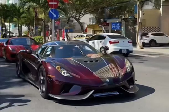 Koenigsegg Regera có khả năng tăng lực ép xuống mặt đường 450 kg khi đạt tốc độ 250 km/h.