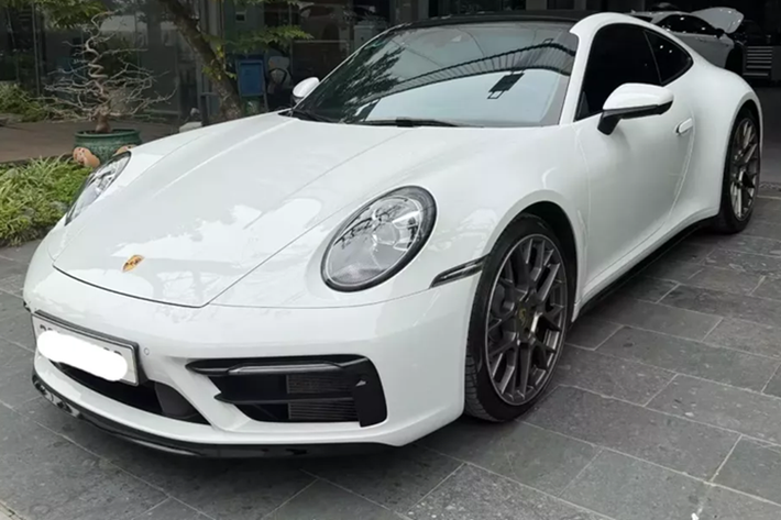 Vì thế, rất có thể không ít người sẽ chọn mua xe Porsche 911 992 đã qua sử dụng để tiết kiệm chi phí, và khi bán lại cũng không quá mất giá, thậm chí may mắn có thể là không lỗ.