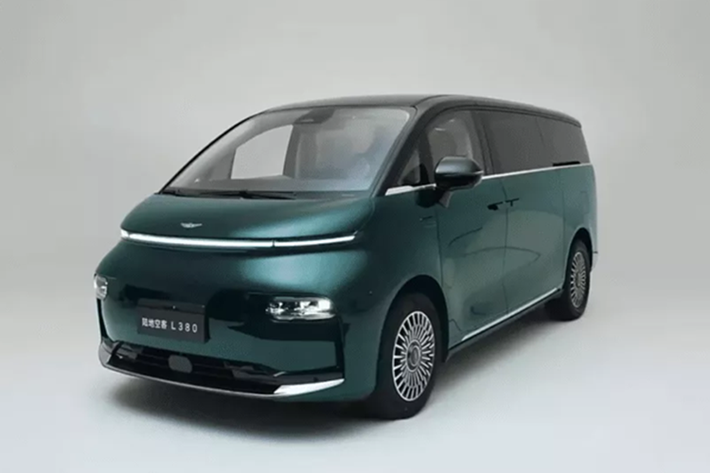 Được định vị là xe MPV cỡ trung đến lớn, LEVC L380 có chiều dài, chiều rộng và chiều cao lần lượt là 5316/1998/1920 (1940) mm và chiều dài cơ sở là 3185 mm.