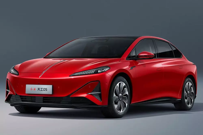 Mới đây, thương hiệu Hongqi (Hồng Kỳ) đã chính thức vén màn mẫu ôtô điện mang tên Hongqi Tiangong 05 2025 mới ở thị trường Trung Quốc. Đây là mẫu xe thứ hai thuộc dòng xe Tiangong của thương hiệu Trung Quốc này, sau Tiangong 08 ra mắt vào tháng 11 năm ngoái.