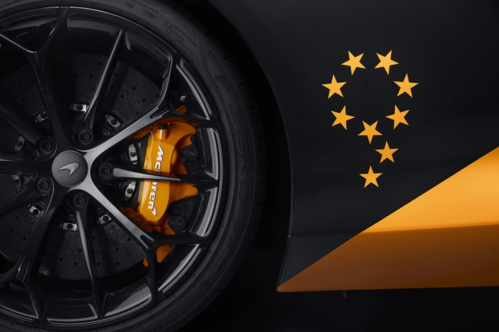 McLaren 750S trang bị động cơ V8 twin-turbo 4.0L công suất 750 mã lực; khả năng tăng tốc 0-100 km/h trong 2,8 giây và tốc độ tối đa 332 km/h.