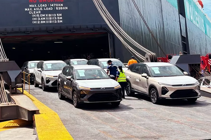 Dòng xe điện của Chevrolet đang mở rộng với tốc độ tối đa. Sau khi giới thiệu các phiên bản điện của Blazer, Equinox và Silverado, thương hiệu này tiếp tục bổ sung một cái tên quen thuộc khác vào danh sách toàn cầu của mình, đó là Chevrolet Captiva 2025 thuần điện.