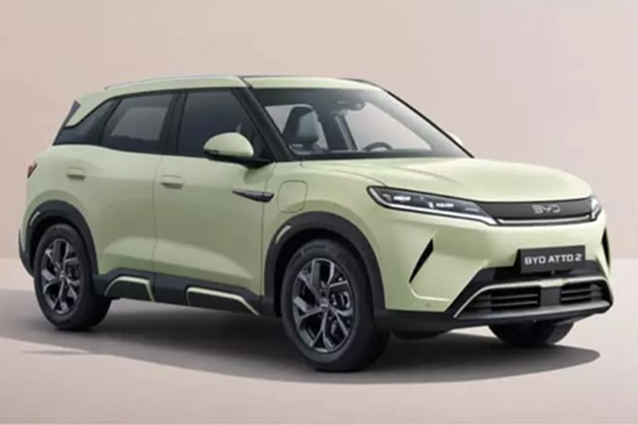 Chiếc crossover điện cỡ nhỏ BYD Atto 2 2025 mới sẽ ra mắt tại Pháp với mức giá khởi điểm là 28.990 EUR (30.450 USD). Mẫu xe này sẽ sớm được bán ra, cạnh tranh với các đối thủ từ Kia, Opel và Peugeot. Atto 2 được bán tại Trung Quốc dưới tên Yuan Up .