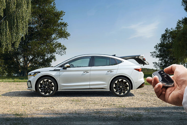 Skoda Space dùng nền tảng MEB – giống Skoda Enyaq và VW ID.Buzz – vốn chưa nổi bật về sức kéo. Trong khi Enyaq chỉ kéo được 1.200kg, ID.Buzz cũng chỉ đạt tối đa 1.800kg tùy phiên bản pin.