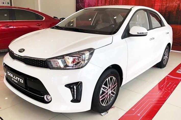 Theo một số nguồn tin từ đại lý, hãng xe Hàn Quốc đã bán hết phiên bản AT Luxury và muốn tập trung vào phân khúc xe kinh doanh với 3 phiên bản trên. Điều này cho thấy Kia đang có sự thay đổi rõ rệt trong chiến lược với việc tập trung vào các dòng xe gầm cao vốn đang là xu hướng tiêu dùng hiện tại.