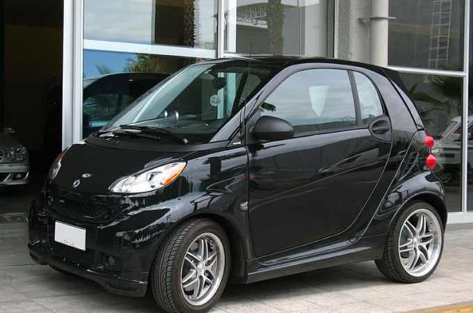 2. Smart Fortwo: Với công suất khiêm tốn, chiếc xe này chắc chắn không phù hợp với những chuyến hành trình dài.