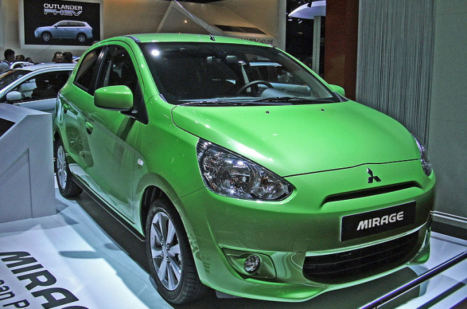 8. Mitsubishi Mirage: Chiếc xe này có tốc độ hạn chế, không gian phía sau hẹp, thiết kế sử dụng quá nhiều vật liệu plastic và không phù hợp cho những chuyến đi đường trường.