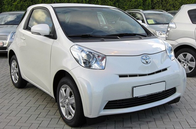 1. Scion IQ: Điều làm cho chiếc xe này không được đánh giá cao là tính năng an toàn và tiếng ồn khó chịu khi tăng tốc. Chiếc xe có lẽ chỉ phù hợp để lái đi trong thành phố.