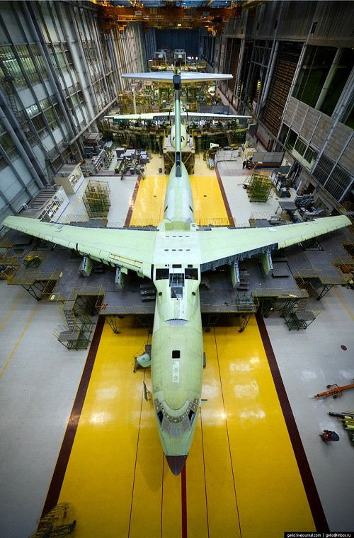 Hiện tại Aviastar-SP đang sản xuất cùng lúc khoảng 10 chiếc Il-476, bên cạnh đó nhà máy này còn sản xuất thêm một biến thể tiếp nhiên liệu trên không của Il-476 được định danh là IL-478.