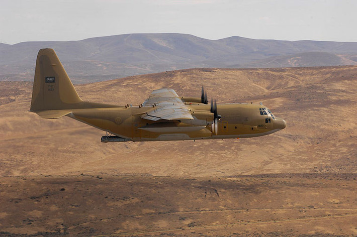 Phi đội vận tải của RSAF khá hùng hậu với 64 máy bay, trong đó có 42 C-130 và đang đặt hàng thêm 20 C-130J Super Hercules. Phi đội tiếp nhiên liệu trên không rất mạnh với 7 chiếc KC-130 và 5 chiếc KE-3.