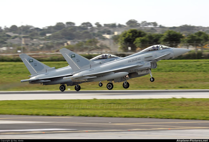 Ngoài F-15, "chiến binh châu Âu" Typhoon là vũ khí cực kỳ lợi hại khác của RSAF. Họ đã mua từ châu Âu 70 chiếc Typhoon đưa Ả Rập Xê-út trở thành quốc gia ngoài châu Âu có nhiều tiêm kích Typhoon nhất. Giới phân tích quân sự đánh giá, Typhoon là một trong những máy bay chiếm ưu thế trên không cũng như tấn công mặt đất hàng đầu thế giới.