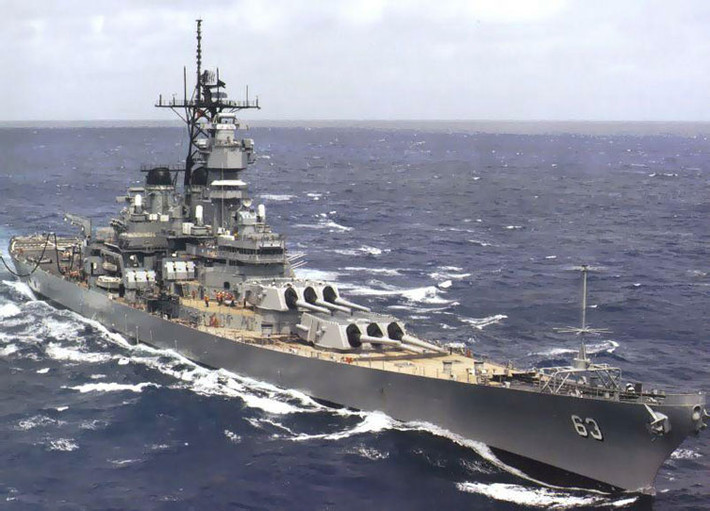 USS Missouri (BB-63) cũng thuộc lớp Iowa. Thiết giáp hạm này tham chiến trong Thế chiến II từ năm 1944, với biệt danh "Mighty Mo". Ở mặt trận Thái Bình Dương, BB-63 pháo kích chi viện hỏa lực cho cuộc đổ bộ lên quần đảo Okinawa và đảo chính của Nhật Bản. Chiến hạm này còn là nơi diễn ra lễ ký kết văn kiện đầu hàng của Nhật Bản chính thức chấm dứt cuộc đại chiến đẫm máu nhất lịch sử nhân loại.