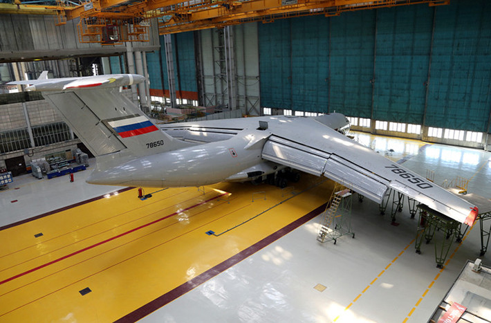 Chiếc Il-476 mới của Không quân Nga mang số hiệu 78650 trước khi được xuất xưởng để thực hiện chuyến bay thử nghiệm đầu tiên của mình.