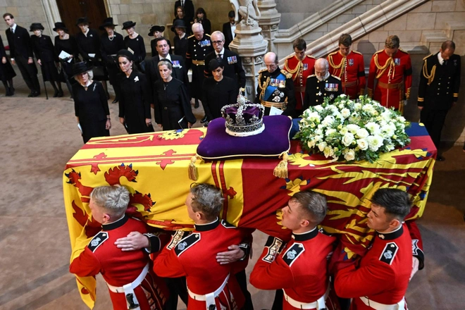 Trong cuốn sách diễn giải này, tác giả Mario Reading viết: "Phần mở đầu là Nữ hoàng Elizabeth II sẽ qua đời, vào khoảng năm 2022, ở độ tuổi khoảng 96". Như vậy, lời tiên tri này đã thực sự xảy ra một cách hoàn toàn chính xác.