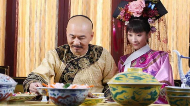 Do các vị "Thiên tử" thời bấy giờ đều coi trọng việc tiết kiệm, và việc đổ bỏ thức ăn được coi là bất kính với trời đất, nên số thức ăn này theo lệnh vua ban thưởng cho các phi tần hoặc quan viên.