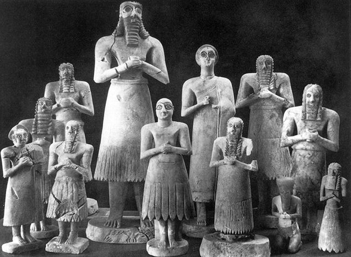 Người Sumer có lẽ là những người đầu tiên ghi lại những đức tin của mình. Theo họ, con người đã được sinh ra từ đất sét và sống để phục vụ các vị thần, tức là con người phải phục vụ tôn giáo chứ không phải tôn giáo phục vụ con người.