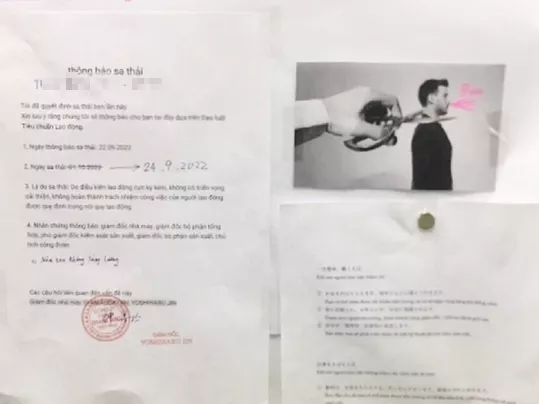 Xin nghỉ việc, công nhân bị "bêu" thông báo sa thải kèm ảnh bị kéo cắt cổ: Sáng 27/9, Công đoàn Khu kinh tế Hải Phòng cho biết cơ quan này đã làm việc với lãnh đạo và đại diện người lao động Công ty TNHH Liyama Seiki Việt Nam (khu công nghiệp VSIP, huyện Thủy Nguyên, TP Hải Phòng) để xác minh, làm rõ một số thông tin giám đốc của doanh nghiệp này đã dán thông báo sa thải nhân viên kèm hình ảnh người bị cây kéo cắt cổ. Trước đó, 2 công nhân của Công ty Liyama Seiki là anh T.Q.V. và anh N.V.T. có đơn xin nghỉ việc và đã được lãnh đạo công ty chấp thuận. Tuy nhiên, chiều 23/9, vị giám đốc doanh nghiệp này lại ký thông báo và dán lên bảng tin Công ty với nội dung sa thải 2 công nhân trên, kèm theo hình ảnh một người đàn ông bị cây kéo cắt ngang cổ. Vụ việc trên đã gây làn sóng bức xúc trong người lao động.