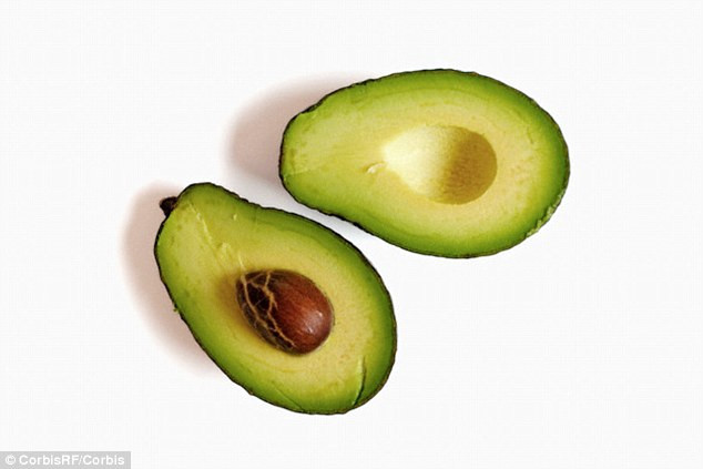 Vitamin E. Được biết đến với chất chống oxy hóa và tính bảo vệ, Vitamin E cũng có thể giúp làm giảm cholesterol xấu và làm tăng nồng độ cholesterol tốt. Nó cũng có thể giúp cải thiện chức năng tế bào nội mô. Chất này được tìm thấy trong bơ và các loại hạt.