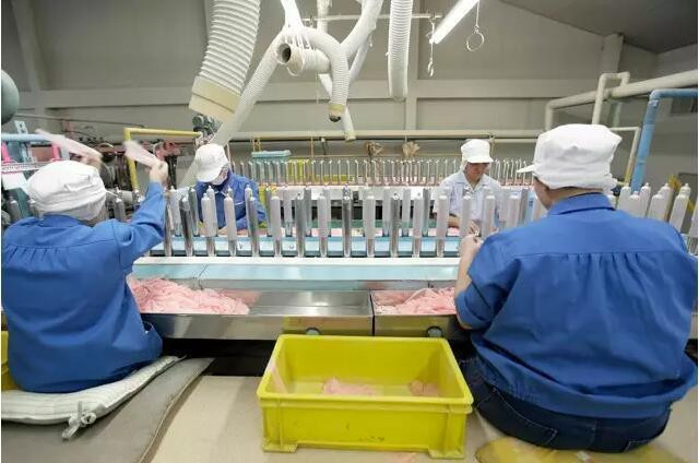 Sản phẩm nổi tiếng nhất của công ty Sagami là bao cao su polyurethane siêu mỏng, do nhà máy của công ty ở Malaysia sản xuất.