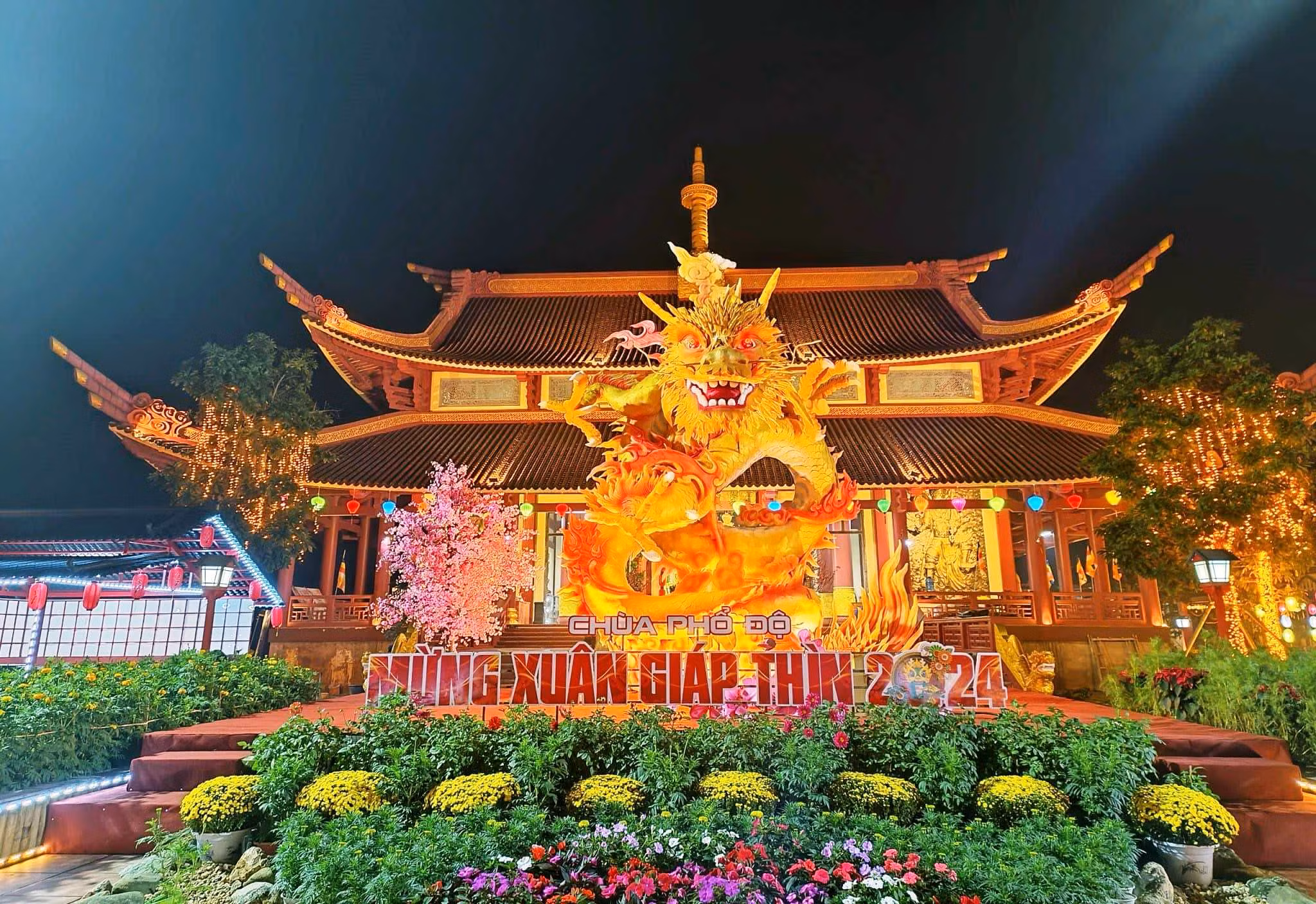 Hà Tĩnh: Khai quang linh vật “rồng chầu” vạn người mê