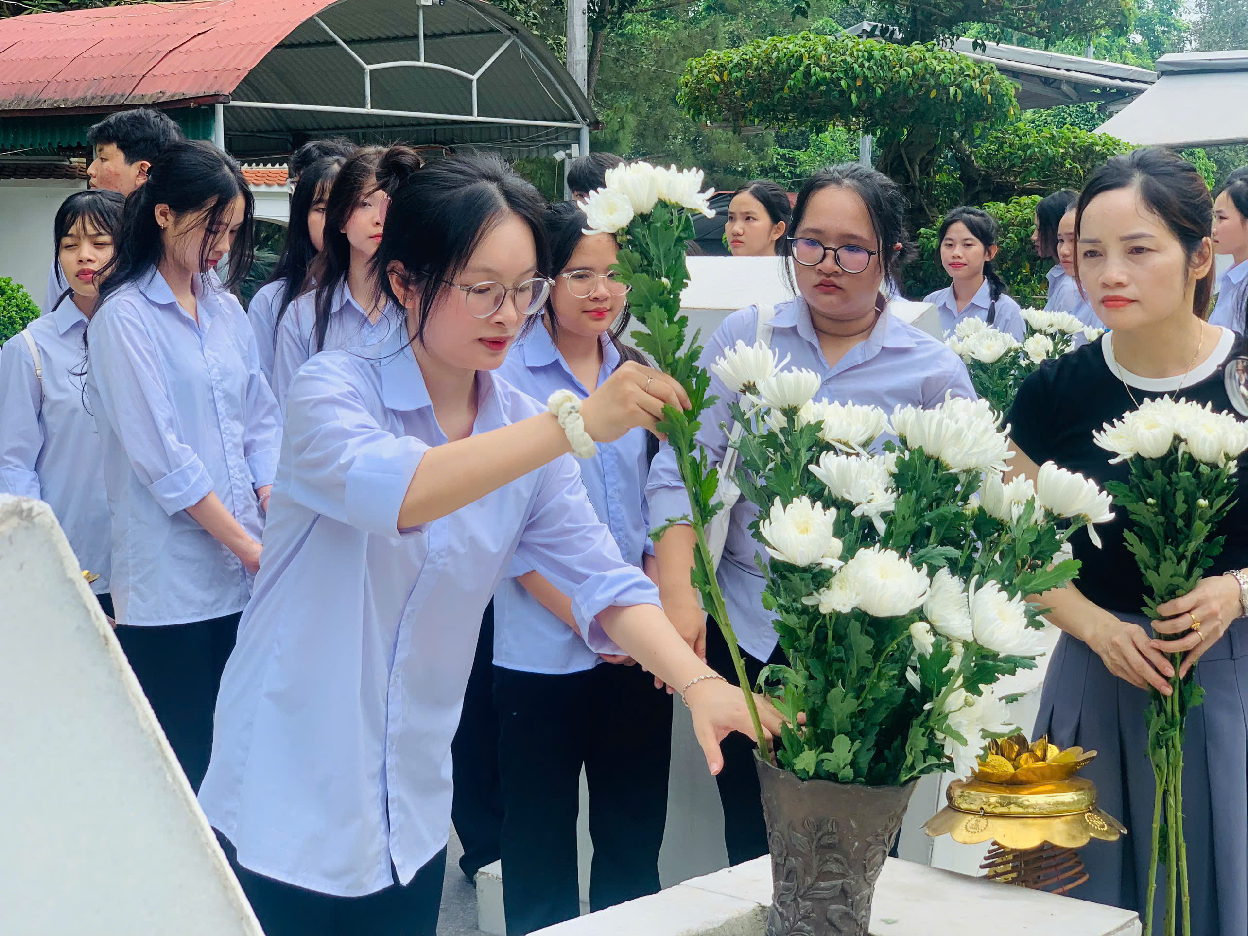 Hàng vạn người dân đến dâng hương tri ân tại Ngã ba Đồng Lộc