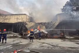 Cháy lớn tại cửa hàng vàng mã ở Thuận Thành, Bắc Ninh