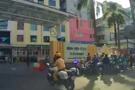 360 giây cứu sống thai phụ băng huyết kẹt xe giờ cao điểm