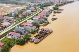 Lũ sông Cầu dâng cao, hàng trăm hộ dân ở Bắc Giang chìm trong biển nước