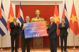 Việt Nam trao tặng đợt 1 gần 385 tỷ đồng tới nhân dân Cuba