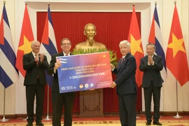 Việt Nam trao tặng đợt 1 gần 385 tỷ đồng tới nhân dân Cuba