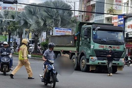 Bị cuốn vào gầm xe ben, người đàn ông đi xe máy ở Gia Lai tử vong