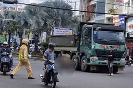 Bị cuốn vào gầm xe ben, người đàn ông đi xe máy ở Gia Lai tử vong