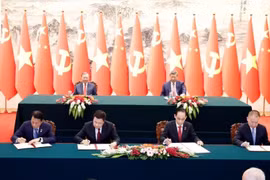 Việt Nam và Trung Quốc ký kết nhiều văn kiện hợp tác quan trọng