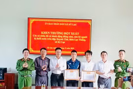  Khen thưởng ba cá nhân dũng cảm cứu người đuối nước ở Hà Tĩnh