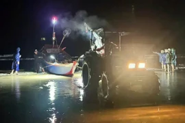 Hàng loạt thuyền câu mực ở Hà Tĩnh bị lốc xoáy đánh chìm