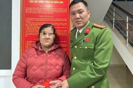 Dây chuyền vàng bị bỏ quên trong áo quần gửi tặng bà con vùng lũ