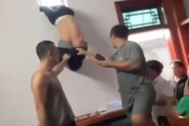 Người đàn ông đột nhập nhà dân bị mắc kẹt khi chui qua lỗ thông gió