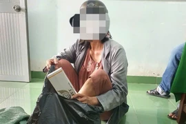 Bắt 'nữ quái' buôn hàng trăm bao thuốc lá lậu