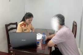 Chiều con gái, cha bị ghi hình phạt 5 triệu đồng