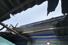 Sét đánh vỡ mái nhà dân trên đảo Cù Lao Xanh