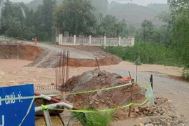 Nỗ lực liên lạc với 600 hộ dân xã Trà Leng bị mất liên lạc do mưa lũ