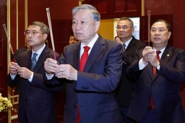 Tổng Bí thư Tô Lâm dâng hương tại Hoàng thành Thăng Long và Nhà 67