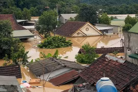 Mưa lớn nhiều ngày khiến tình trạng ngập lụt xảy ra trên diện rộng ở các xã miền núi Nghệ An. Một số bản làng bị ngập sâu như: Mường Xén (xã Mường Xén); xã Mỹ Lý; bản Làng Nhung, bản Khe Bố (xã Tam Quang); Thạch Giám (xã Tương Dương)…