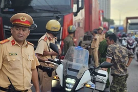 'Điểm nóng' vi phạm ATGT, chủ trạm xăng 'tiết lộ' bất ngờ!