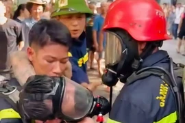 Kịp thời giải cứu người đàn ông bị mắc kẹt trong đám cháy