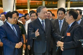 Tổng Bí thư Tô Lâm trao đổi với các đại biểu tại sự kiện (Ảnh: Nhân Dân)